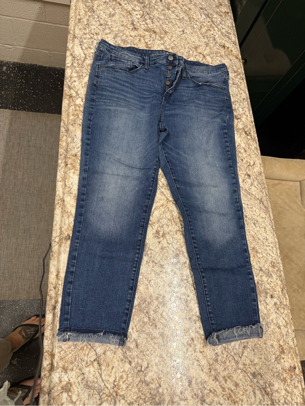 Universal Thread Women's Dark Blue Cropped Button-Fly Jeans
